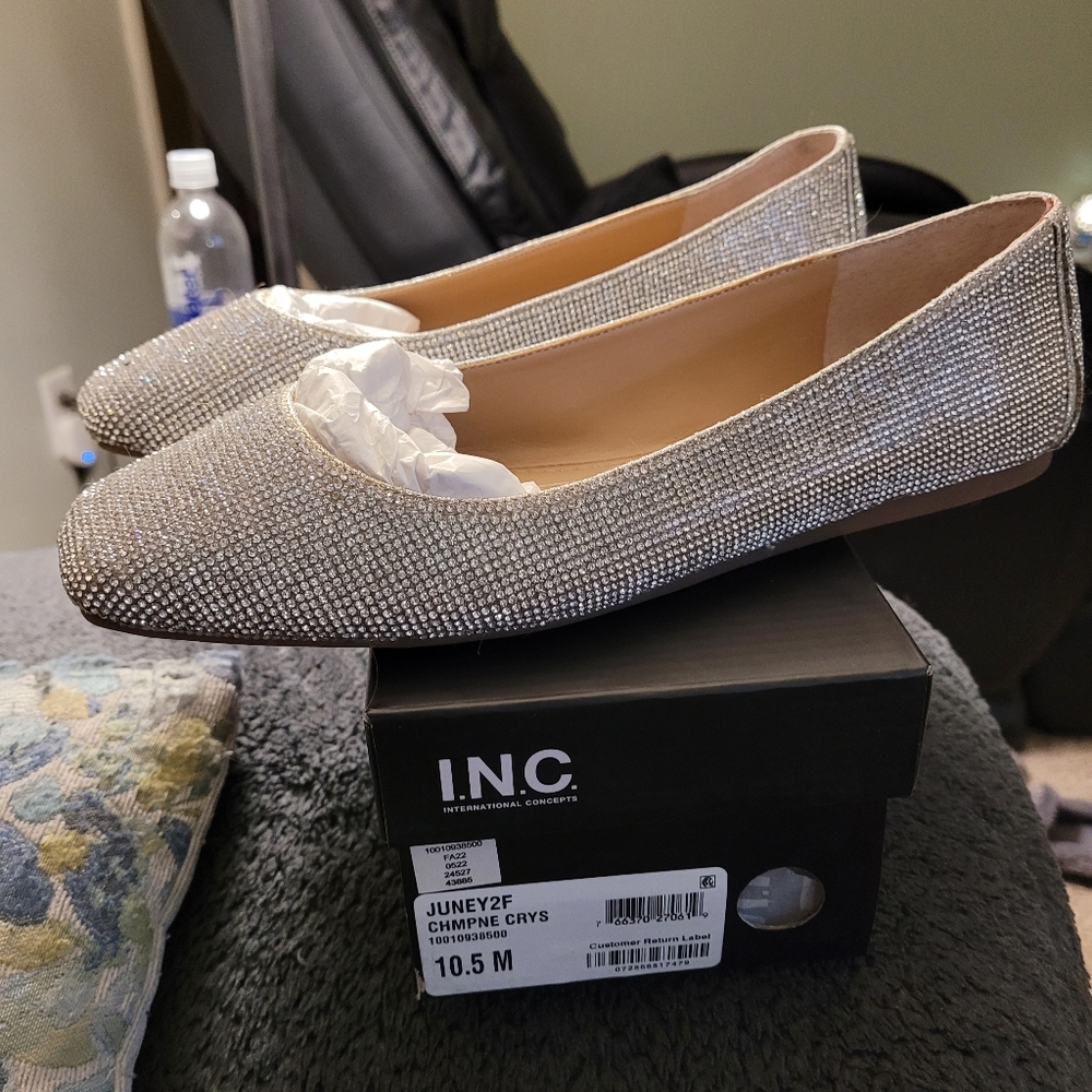 NIB I.N.C CHAMPAIGN FLATS